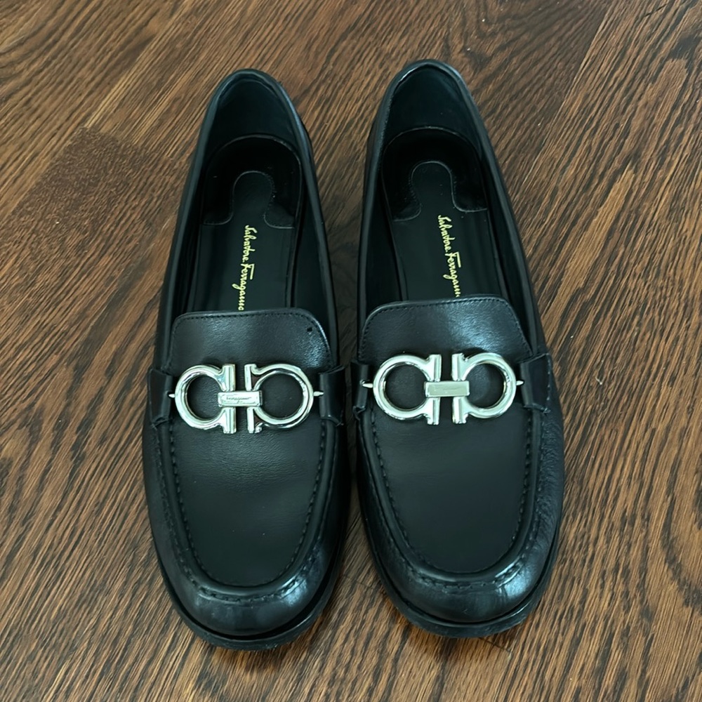 Salvatore Ferragamo Double Gancini Woman’s Loafer black leather. Size 8.5C.